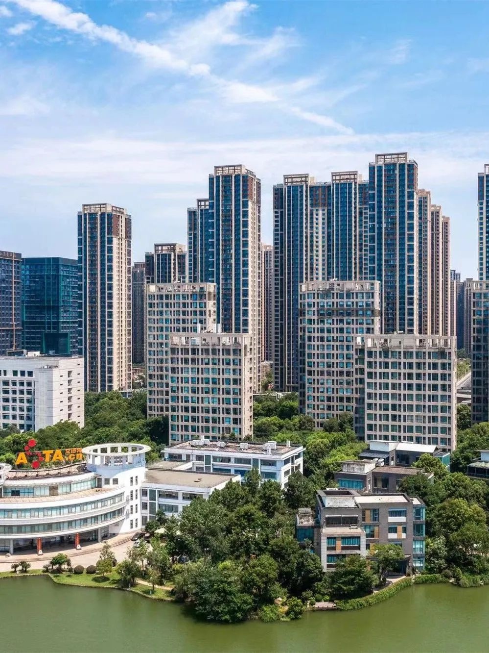 东莞、武汉、成都、重庆进军软件产业:工业城市软件化新趋势解析