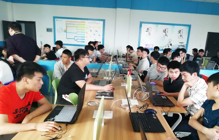 人工智能学院专业介绍:软件技术(大数据与云计算方向)与移动应用开发详解
