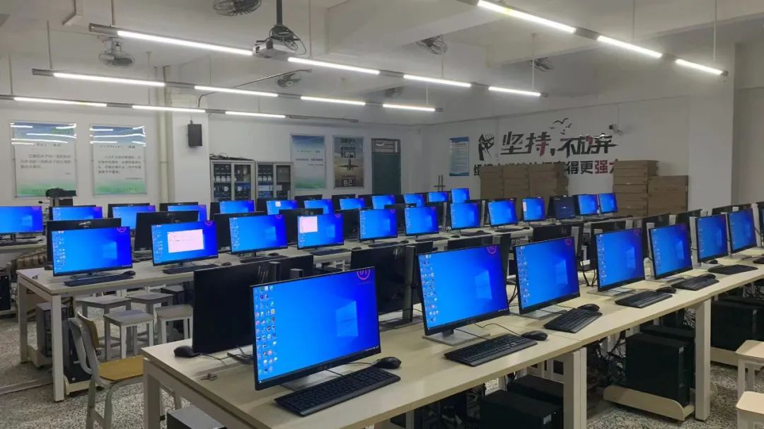 数字时代最吃香专业:计算机行业前景广阔,未来就业无忧