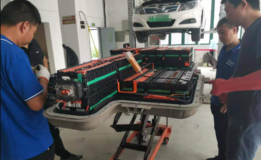 新能源赛道灰色生意:破解软件修动力电池,价不及4S店10%